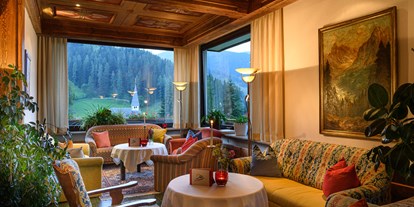 Hundehotel - Umgebungsschwerpunkt: Berg - Hermagor - Hotelhalle mit schönem Panoramablick
 - Hotel St. Oswald