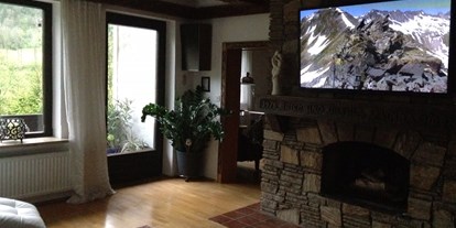 Hundehotel - Schwerpunkt: Skifahren / Winter - Wohnzimmer mit Blick ins Esszimmer - Landhaus Tamberg im Nationalpark Kalkalpen
