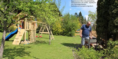 Hundehotel - Grundstück eingezäunt - Garten Spielturm mit Sandkiste - Appartement Mama