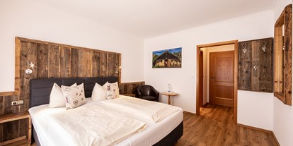 Hundehotel - Unterkunftsart: Hotel - Ramsau (Bad Goisern am Hallstättersee) - Zimmer Reiteralpe, Terrasse Bergblick - Alpenhotel Bergzauber