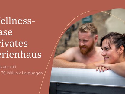 Hundehotel - Wellnessbereich - Eifel - Outdoor-Whirlpool auf der Wellness-Terrasse mit Naturpanorama - Maifelder Wellness-Loft mit Naturpanorama und 70 Inklusiv-Leistungen