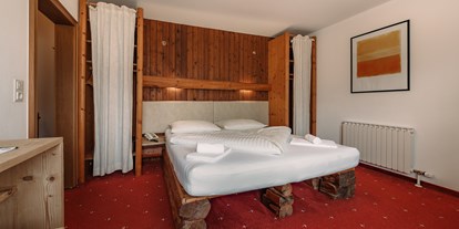Hundehotel - Wellnessbereich - Alpbach - Lovely Kamal Black & green - Hotel BergBaur 