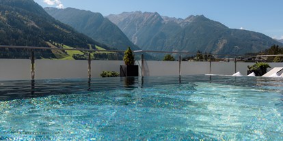 Hundehotel - Bademöglichkeit für Hunde - Lofer - Roof-Top Pool - DAS Neukirchen | Wildkogel Resorts