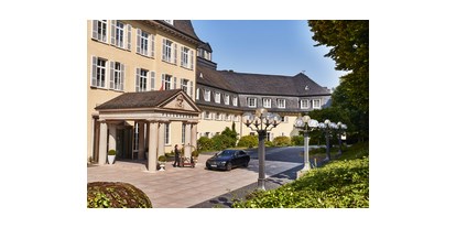 Hundehotel - Waldbreitbach - Hotelanfahrt Haupteingang - Steigenberger Icon Grandhotel & Spa Petersberg 