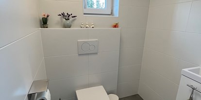 Hundehotel - Solarium - extra WC mit Waschbecken, ein Luxus den nicht jedes Ferienhaus hat - Ferienhaus Sausalblick 