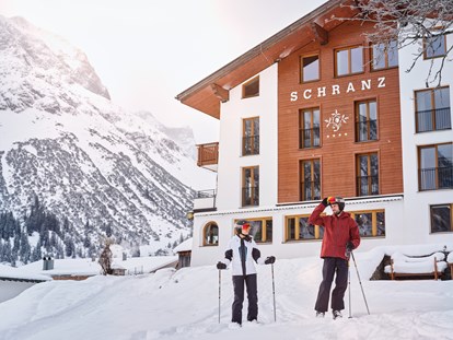 Hundehotel - Umgebungsschwerpunkt: Berg - Lech - Ski in & Ski out im Winter - Hotel Schranz 