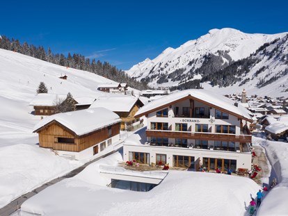 Hundehotel - Doggies: 2 Doggies - Vorarlberg - Ski in & Ski out im Winter - Hotel Schranz 