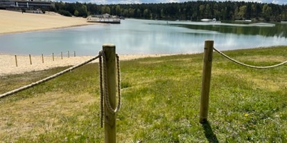 Hundehotel - Pools: Schwimmteich - Sassenburg - Privater Hundestrand am Badesee - zum Planschen, Buddeln und Toben - Bernsteinsee Hotel & Ferien