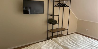 Hundehotel - Klimaanlage - Die Wohnung verfügt über 4 Schlafzimmer jeweils mit einem Doppelbett. - Feriendomizil Im Saarschleifenland  (Camille Ollinger )