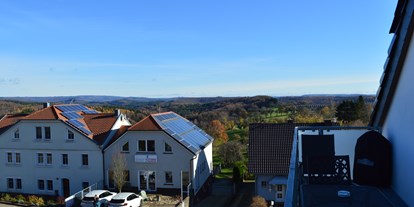 Hundehotel - Innenpool - Die Wohnung verfügt über Balkon mit einer wunderschönen Aussicht über die Saarschleife bis hin zum Hochwald.
Für den Außenbereich sind Outdoor-Möbel, Liegen und Stühle mit Auflagen, Sonnenschirm und ein Holzkohlegrill selbstverständlich vorhanden. - Feriendomizil Im Saarschleifenland  (Camille Ollinger )
