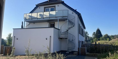 Hundehotel - TV - Blick vom Spa-Bereich auf Ihren Balkon. - Feriendomizil Im Saarschleifenland  (Camille Ollinger )