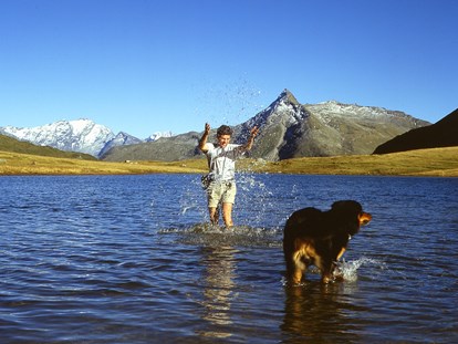 Hundehotel - Doggies: 6 Doggies - Viele Bergseen bieten Erfrischung für Zwei- und Vierbeiner. - GRUBERS Hotel Apartments Gastein