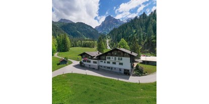 Hundehotel - Pools: Außenpool beheizt - Schweiz - Kraftort Simmenfälle - Digital Detox Hotel & Restaurant Simmenfälle 
