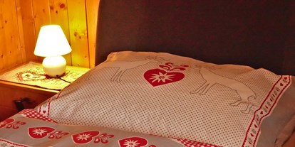 Hundehotel - Rezeption - In schönen Betten schläft es sich gleich besser - Almchalet Goldbergleiten | Romantische Berghütte - traumhafte Sonnenlage im Nationalpark Hohe Tauern