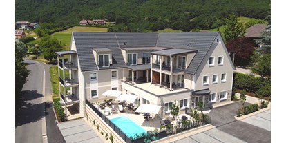 Hundehotel - Thermenland Steiermark - Landhaus Bad Gleichenberg mit Pool, Sonnenterrasse, 15 Wohneinheiten mit Balkon/Terrasse freut sich auf Ihren Hundeurlaub - Landhaus Bad Gleichenberg
