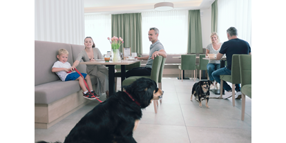 Hundehotel - keine Leinenpflicht im Hotel - Steiermark - Das Frühstück ist im Landhaus Bad Gleichenberg inklusive und Hunde dürfen ebenfalls mit - Landhaus Bad Gleichenberg