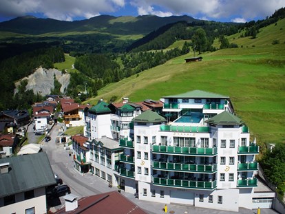 Hundehotel - Umgebungsschwerpunkt: Berg - Niederthai - Das Hotel im Sommer - Hotel Jennys Schlössl