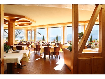 Hundehotel - Umgebungsschwerpunkt: am Land - Liestal - Das Panoramarestaurant mit mehr Aussicht geht nicht - Berghotel Wiedener Eck