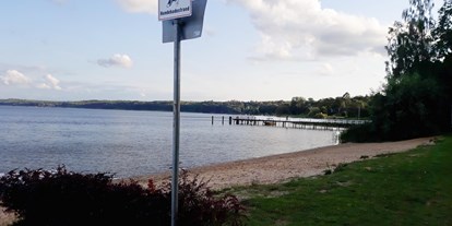 Hundehotel - Umgebungsschwerpunkt: See - Plau am See - Hundestrand - Dat Waldhus
