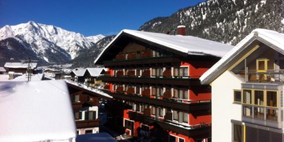 Hundehotel - Sauna - Tiroler Unterland - Außenansicht Hotel Tiroler ADLER - bed and breakfast im Winter - Hotel Tiroler ADLER Bed & Breakfast
