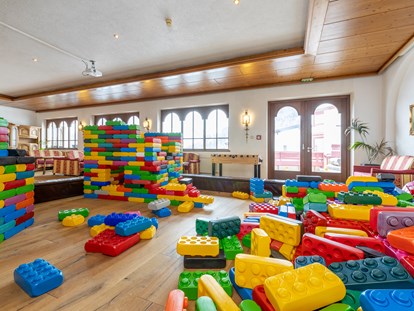 Hundehotel - Umgebungsschwerpunkt: Berg - Niederthai - Spielzimmer mit großen Legosteinen - Familotel Kaiserhof****