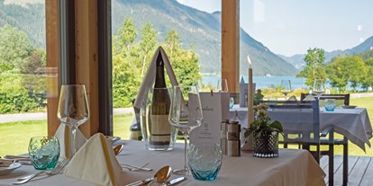 Hundehotel - Umgebungsschwerpunkt: Berg - Feld am See - Restaurantbereich mit Blick auf den See - Hotel Das Leonhard