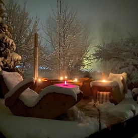 Urlaub-mit-Hund: Eine heiße Feuerwanne, gerade im Winter wundervoll - Naturforsthaus 