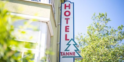 Hundehotel - Trink-/Fressnapf: an der Rezeption - Thüringen - Hotel Tanne